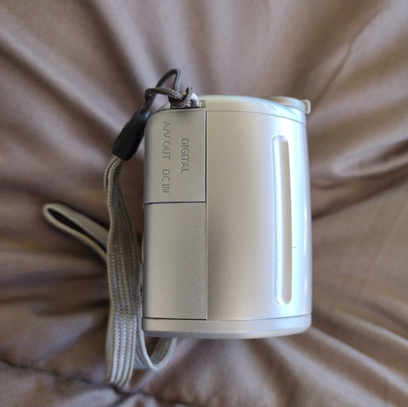 Canon PowerShot A630 Silver Camera - Picture 12 of 16